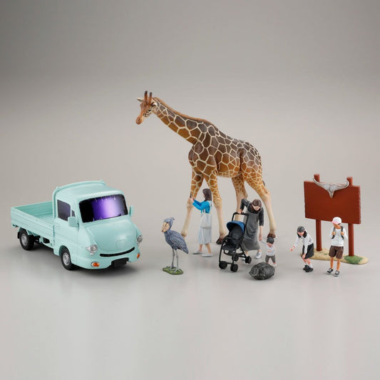 ARTPLA Tourists and Giraffe Set