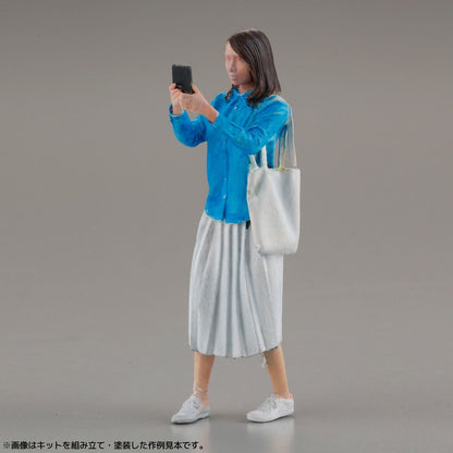 ARTPLA Tourists and Giraffe Set