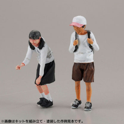 ARTPLA Tourists and Giraffe Set