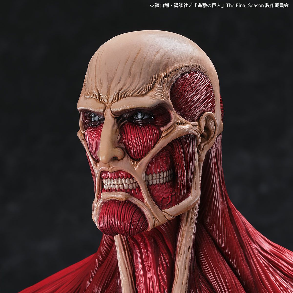 Mega Sofubi Colossal Titan