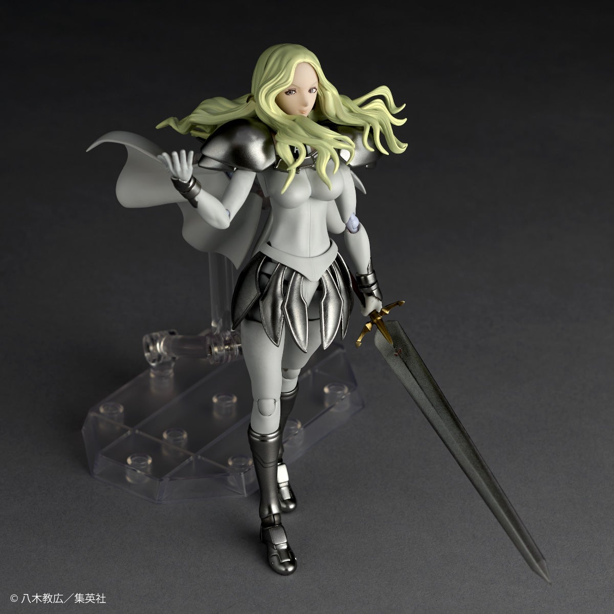 Revoltech 微笑的泰莉莎