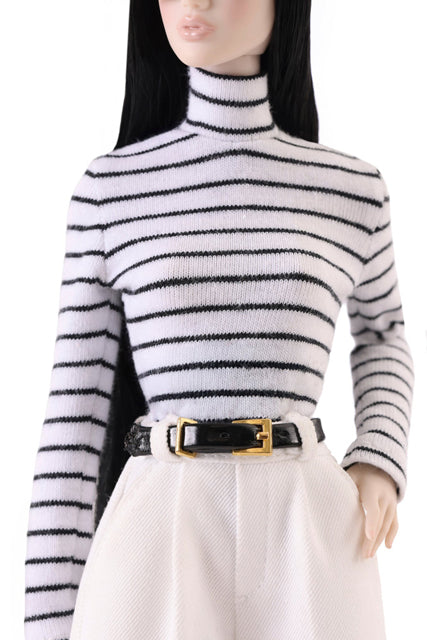 White-striped long-sleeved turtleneck T-shirt