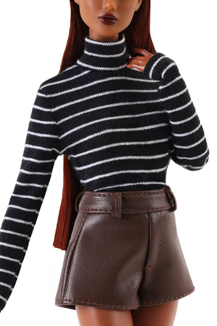Black-striped long-sleeved turtleneck T-shirt